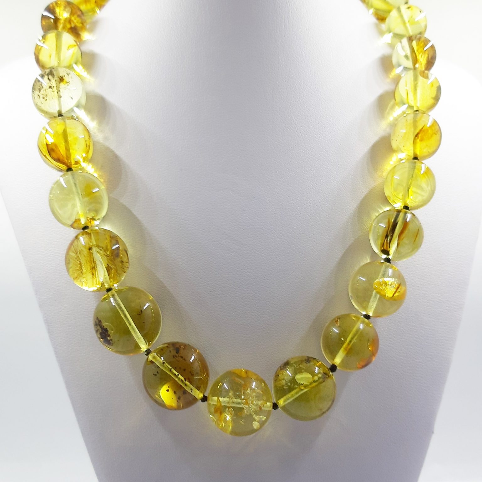 Gintariniai karoliai