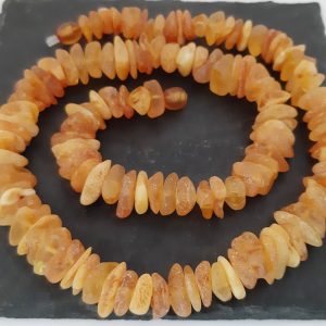 Gintariniai karoliai, nepoliruotas, nešlifuotas