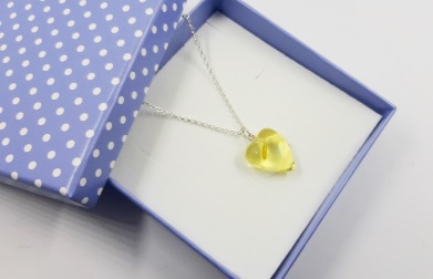 Gintaro pakabukas „Širdele” su grandinėle