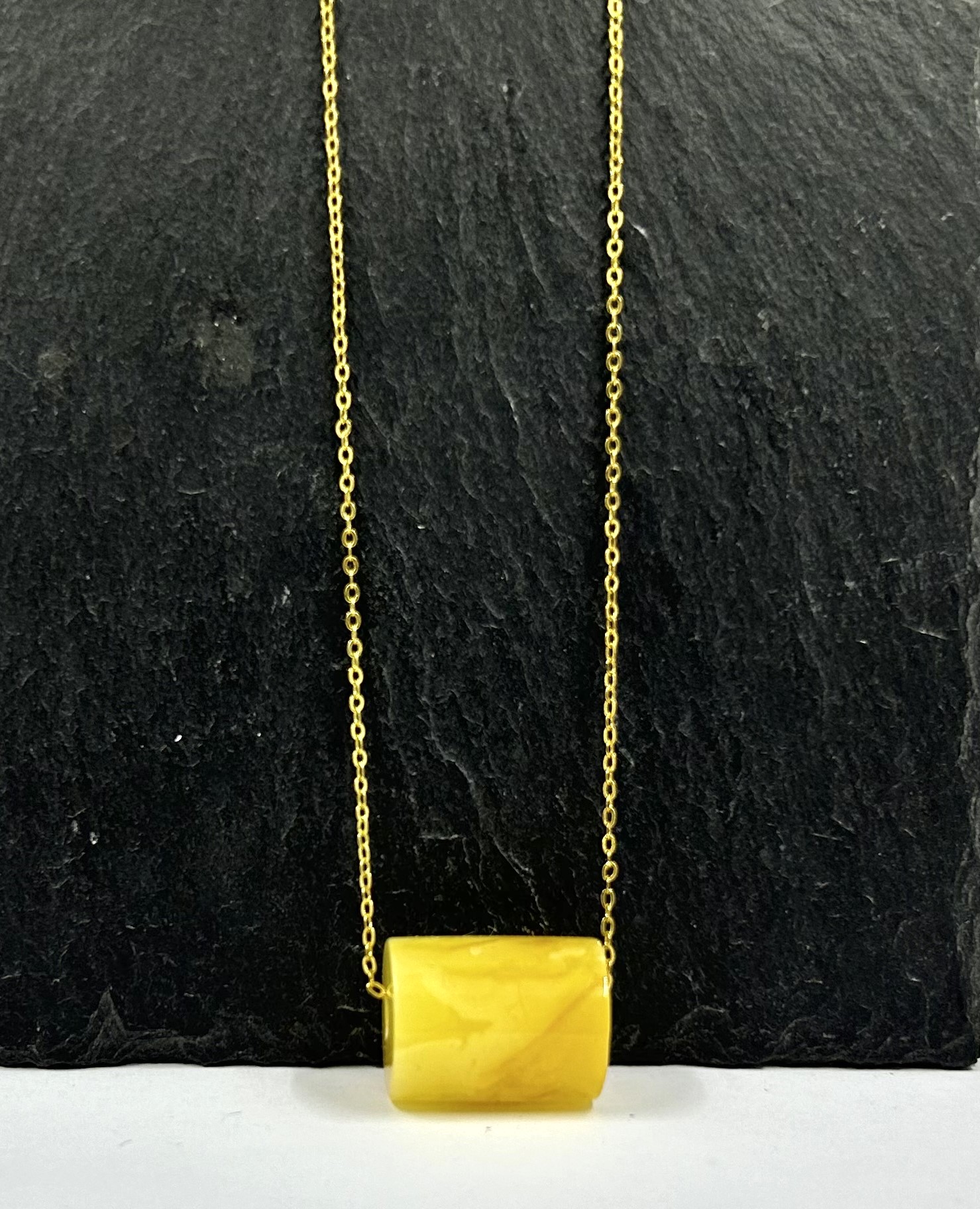 Natūralaus Baltijos gintaro pakabuko su grandinėlė