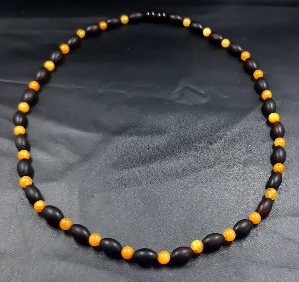 Juodo gintaro vėrinis