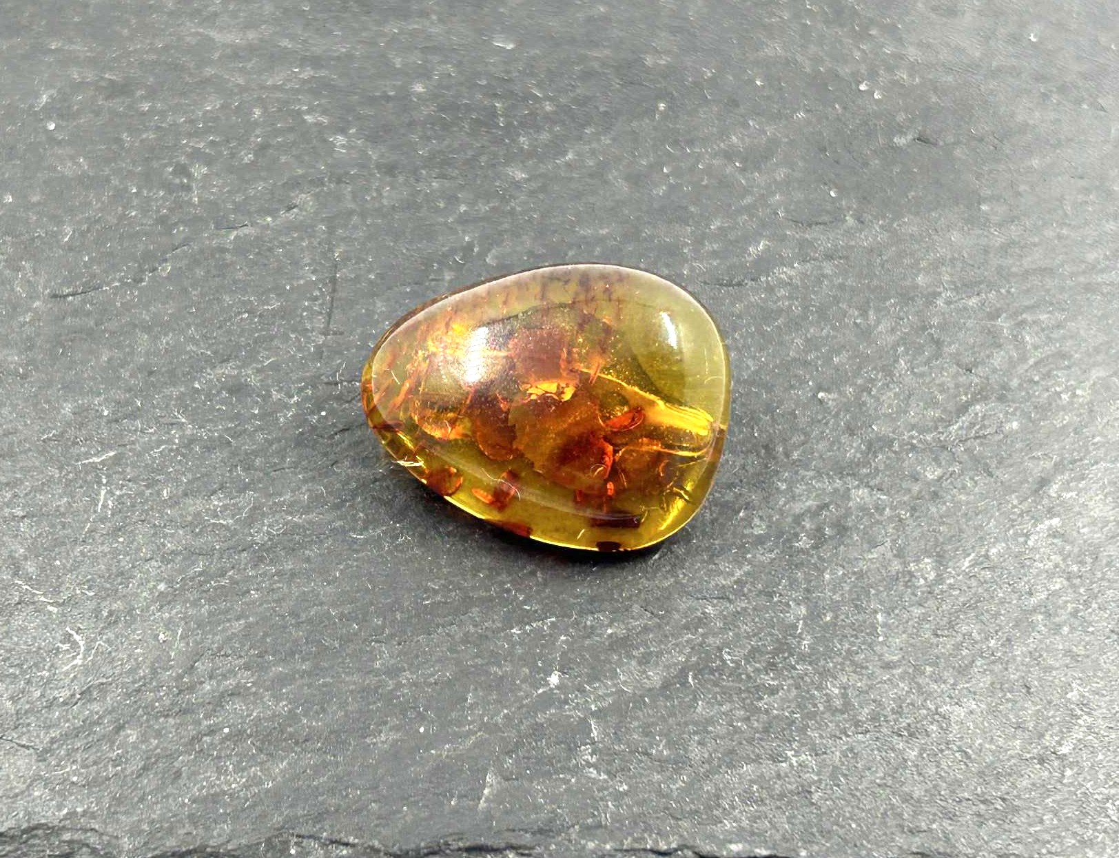 Sagė iš Baltijos gintaro